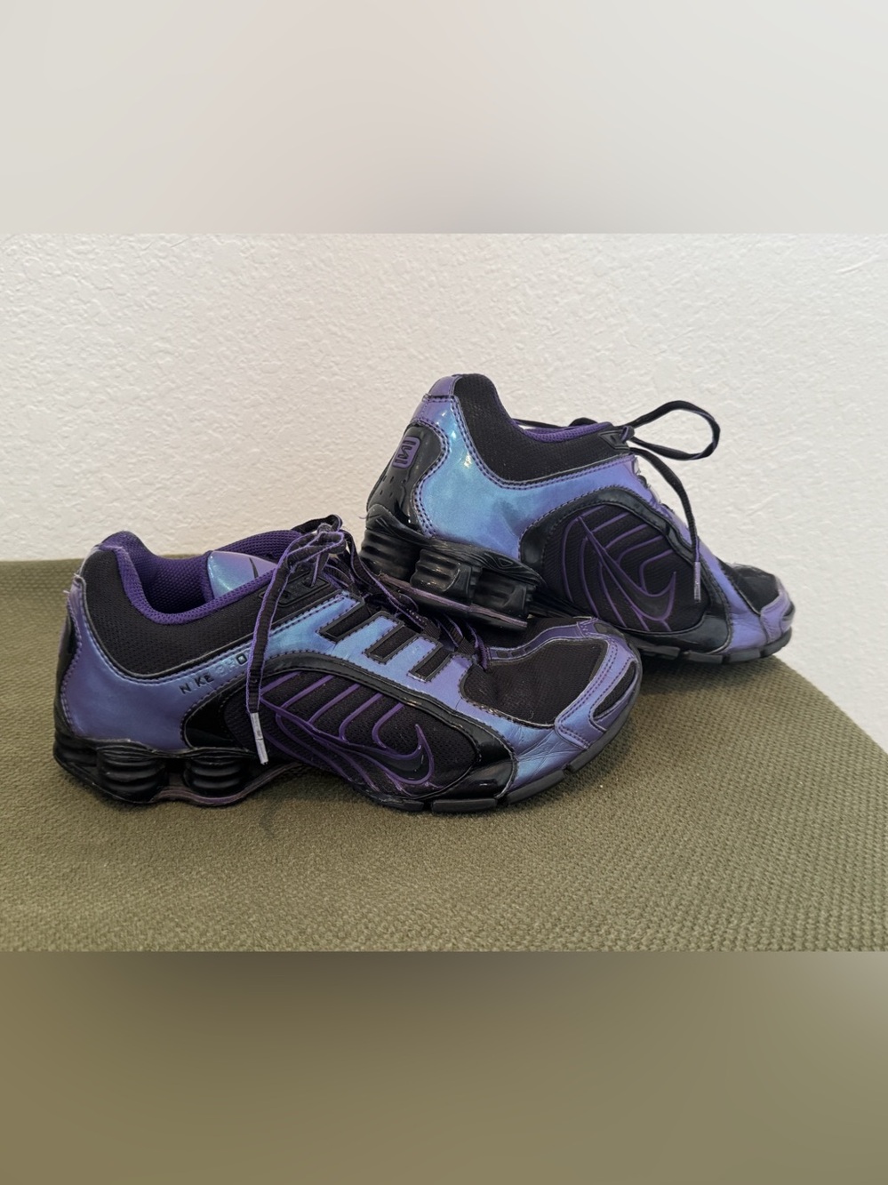 Nike Shox Navina “Black Iridescent" Purple & Black Athletic Shoes US 9 RARE